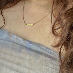 Meet your Posher, Danielle